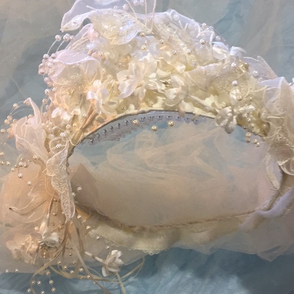 Candlelight Tulle Dual Layer Fingertip Length Wedding Veil - Picture 4 of 8